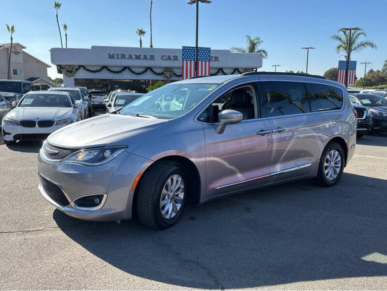 2017 Chrysler Pacifica Touring-L