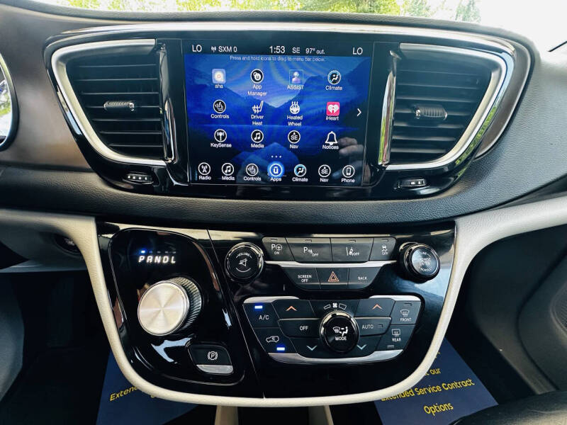 2017 Chrysler Pacifica Touring-L Plus