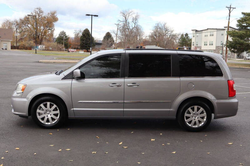 2013 Chrysler Town and Country Touring