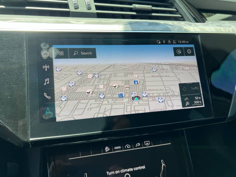 2021 Audi e-tron quattro Premium