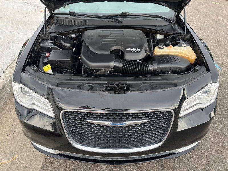 2017 Chrysler 300 Limited