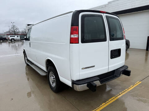 2022 Chevrolet Express 2500