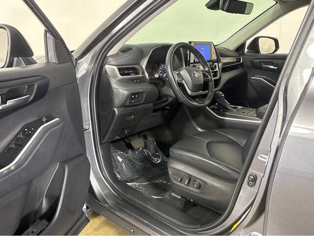 Used 2023 Toyota Highlander XLE with VIN 5TDKDRBHXPS501120 for sale in Madison, WI