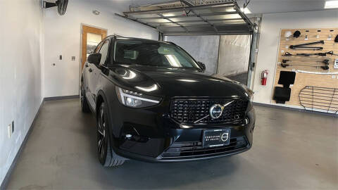 2025 Volvo XC40 B5 Plus Dark Theme