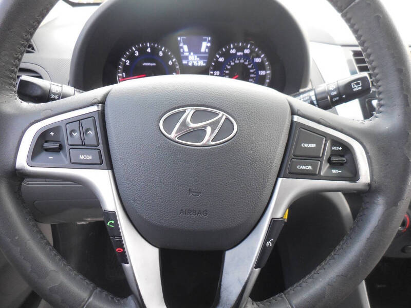 2013 Hyundai Accent SE