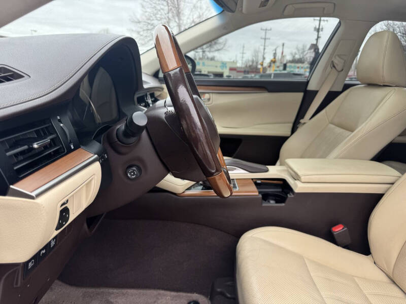 2016 Lexus ES 300h