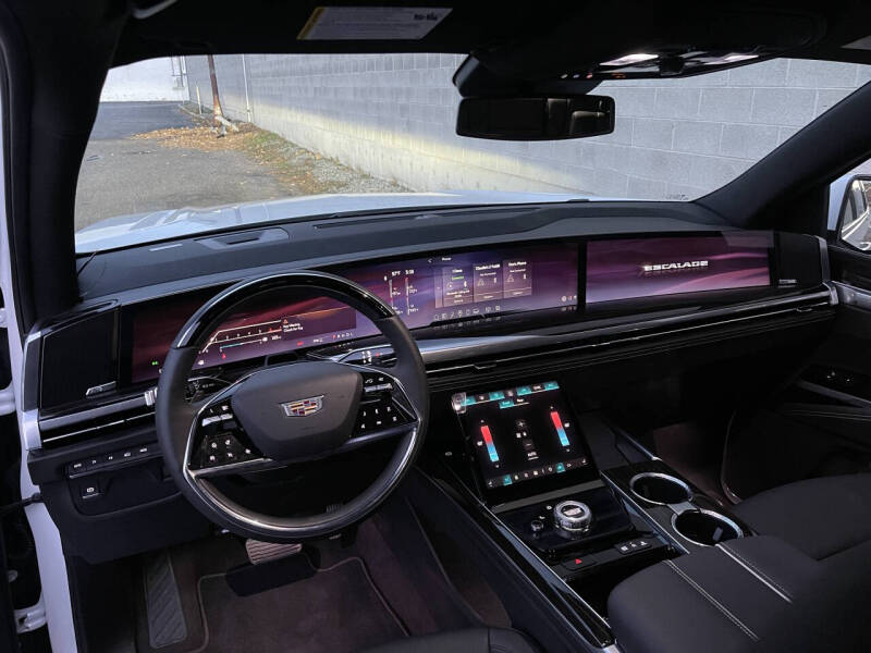 2025 Cadillac Escalade Luxury