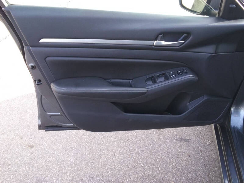 2022 Nissan Altima 2.5 SV