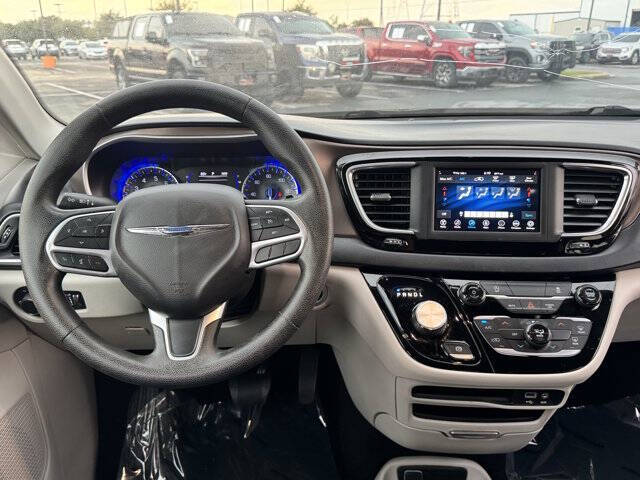 2020 Chrysler Voyager LX