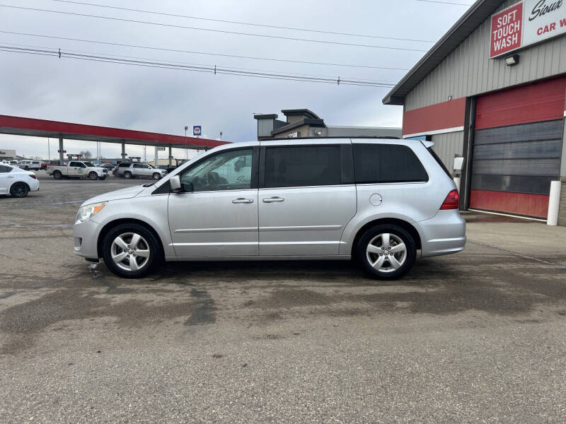 2011 Volkswagen Routan SE