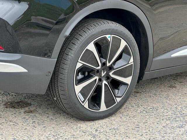 2025 VinFast VF8 Plus