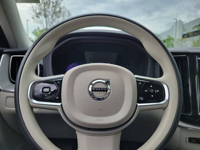 2024 Volvo XC60 B5 Plus Dark Theme
