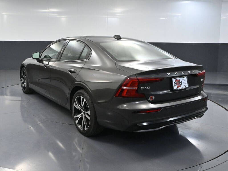 2024 Volvo S60 B5 Core Dark Theme