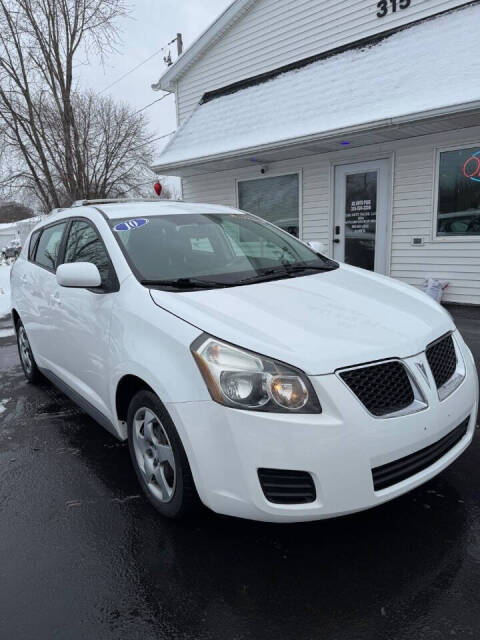 2010 Pontiac Vibe Base photo 2