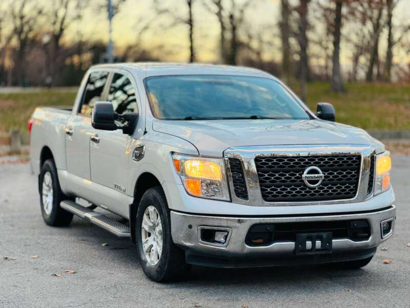 2017 Nissan Titan SV