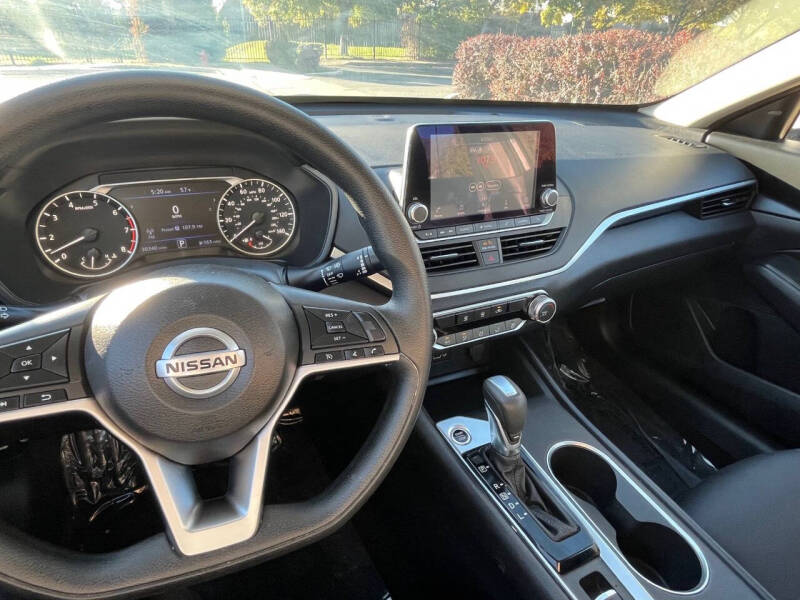 2022 Nissan Altima 2.5 SV