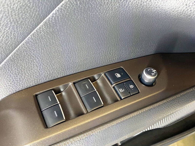 2022 Toyota Camry Hybrid XLE