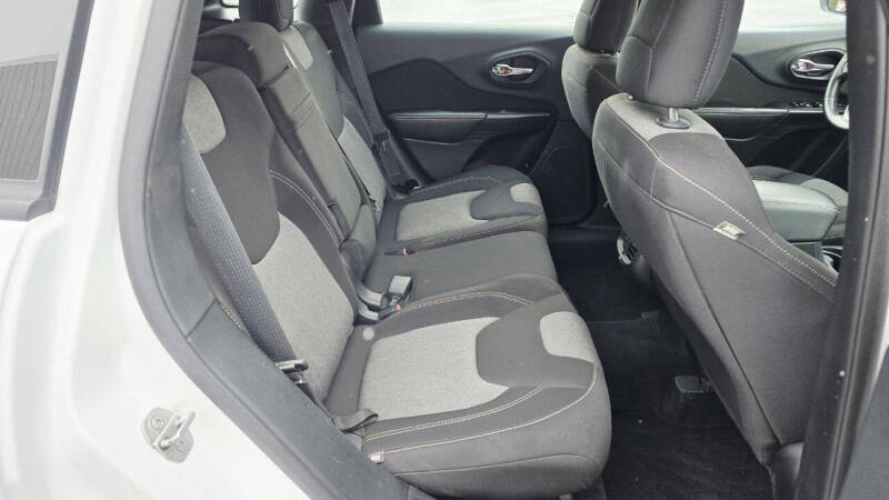 2015 Jeep Cherokee Sport