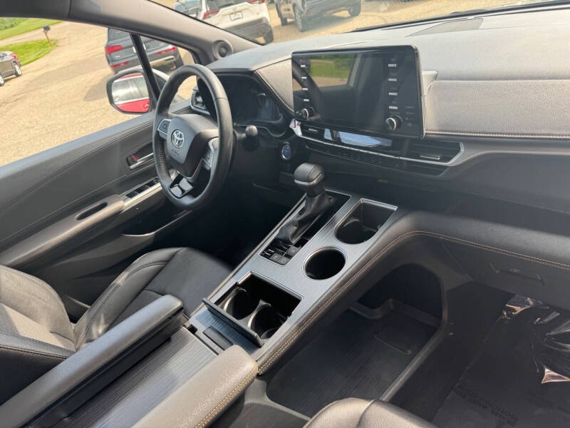 2023 Toyota Sienna Woodland Edition