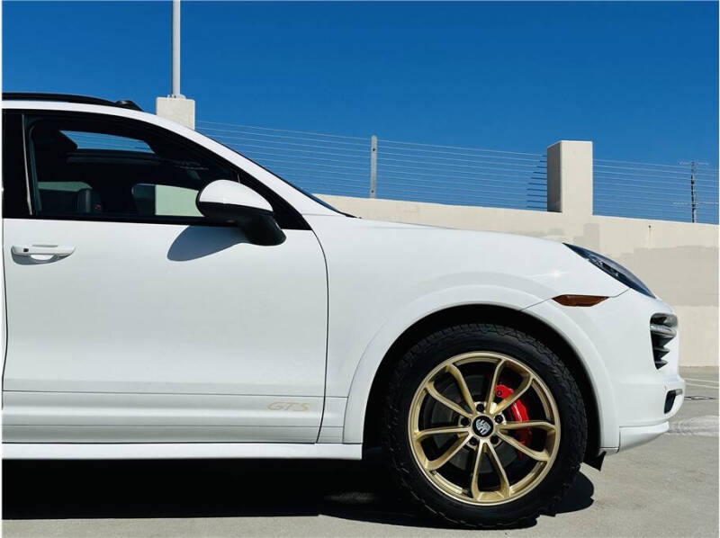2013 Porsche Cayenne GTS