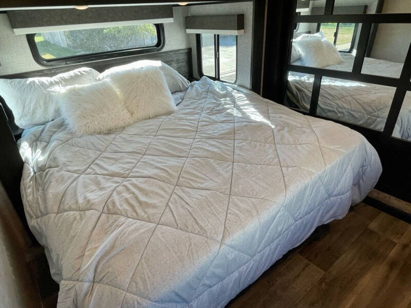 2022 Jayco North Point 377RLBH