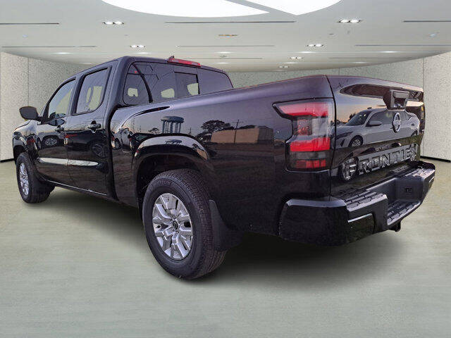 2024 Nissan Frontier SV