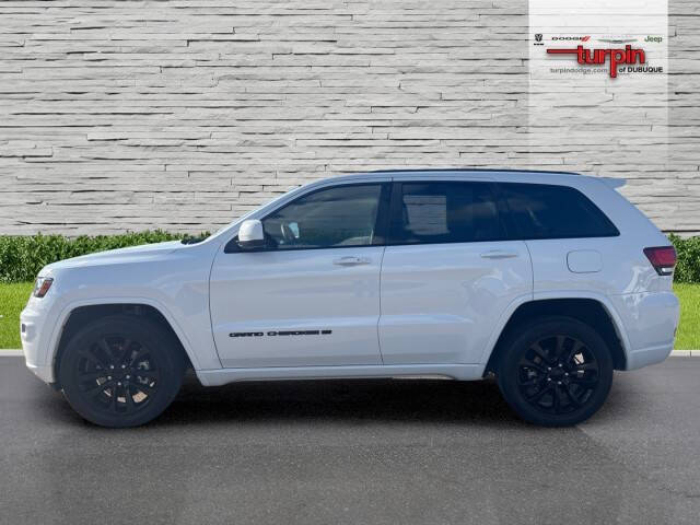Used 2022 Jeep Grand Cherokee WK Laredo X with VIN 1C4RJFAG2NC112632 for sale in Dubuque, IA