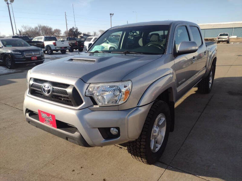 Used 2015 Toyota Tacoma Base with VIN 3TMLU4EN5FM191174 for sale in Chamberlain, SD