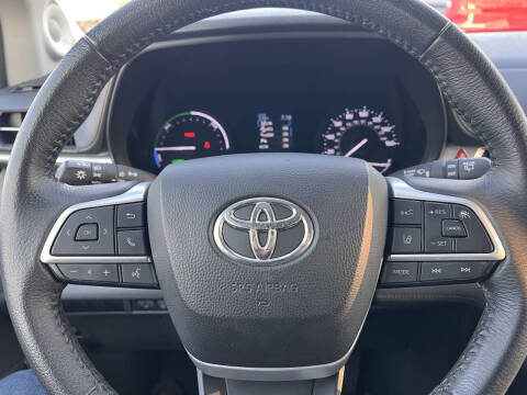 2021 Toyota Sienna XLE 8-Passenger