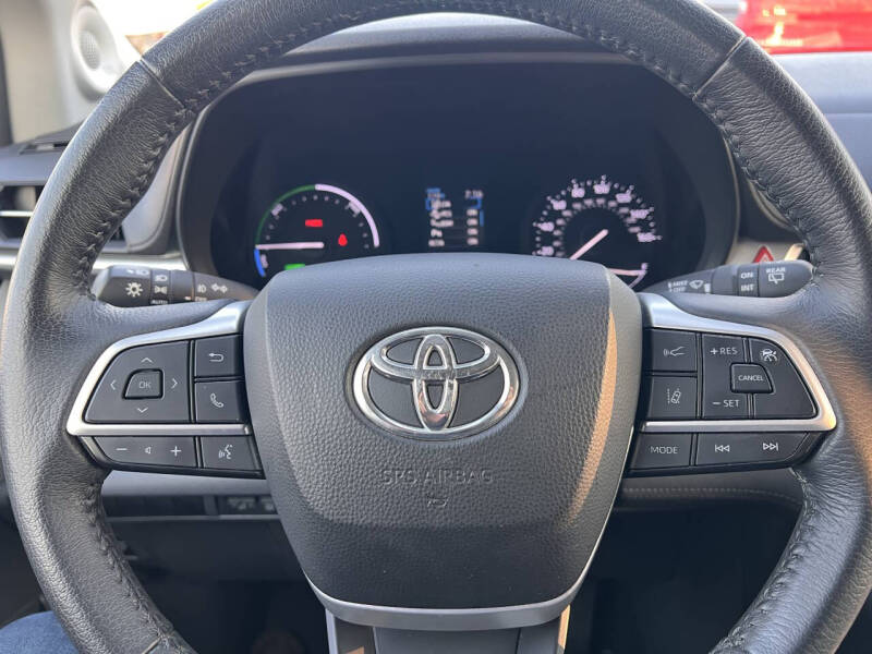 2021 Toyota Sienna XLE 8-Passenger