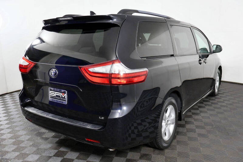 2019 Toyota Sienna LE Mobility 7-Passenger