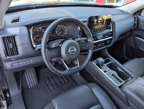 2024 Nissan Pathfinder SL