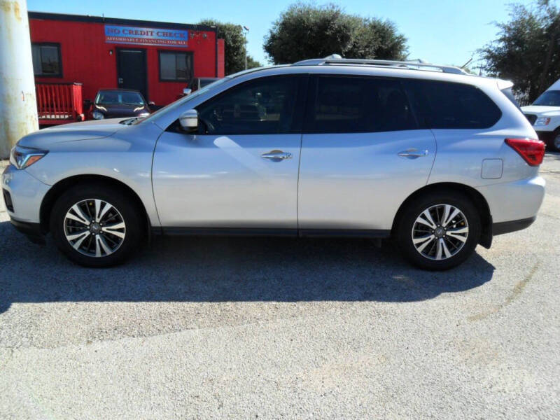 2017 Nissan Pathfinder SL