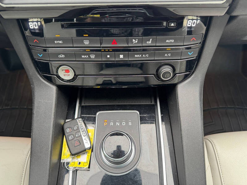 2017 Jaguar F-PACE 35t Prestige