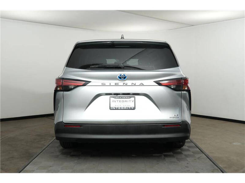 2021 Toyota Sienna LE 8-Passenger