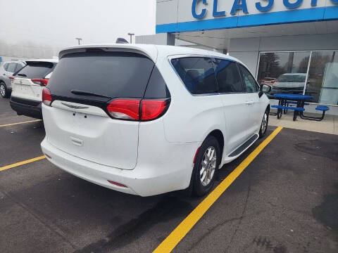 2021 Chrysler Voyager LX