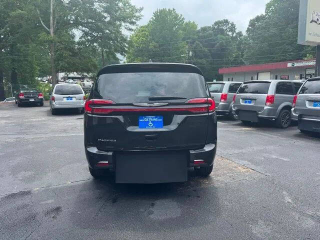 2025 Chrysler Pacifica Select