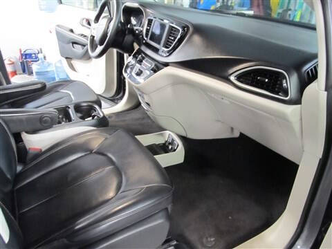 2020 Chrysler Voyager LXi