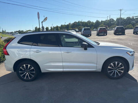 2024 Volvo XC60 B5 Core Dark Theme