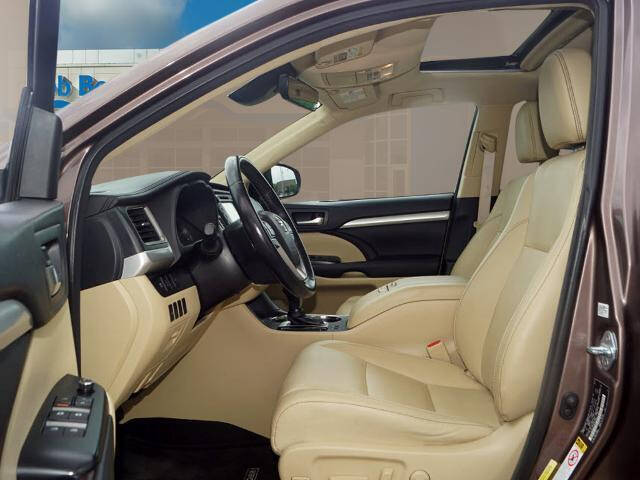 Used 2017 Toyota Highlander XLE with VIN 5TDJZRFH1HS378428 for sale in Pearl, MS