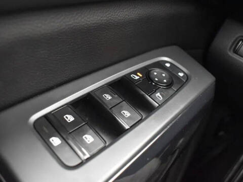 2023 Nissan Pathfinder SV