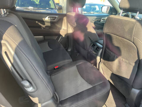 2017 Nissan Pathfinder SV