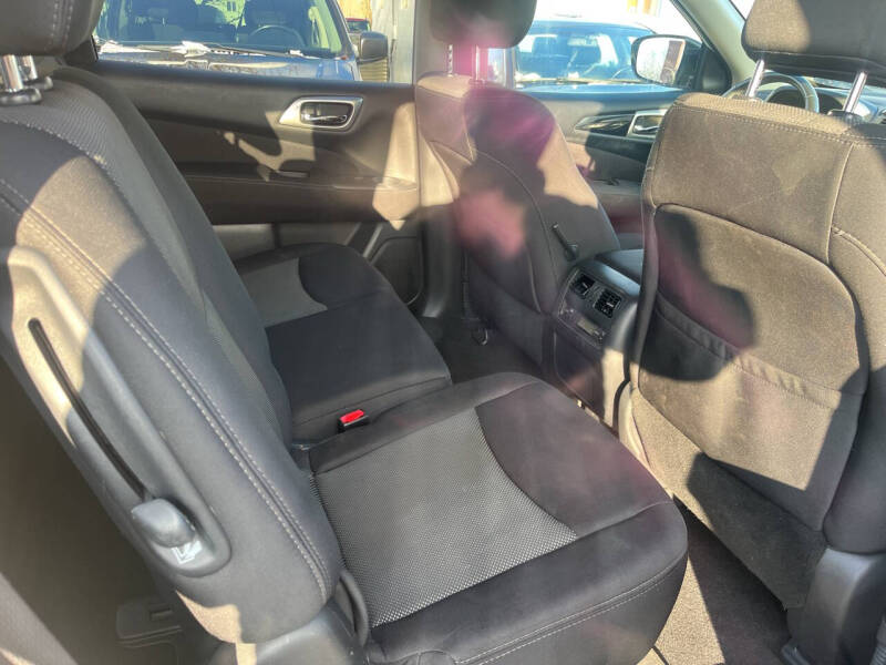 2017 Nissan Pathfinder SV