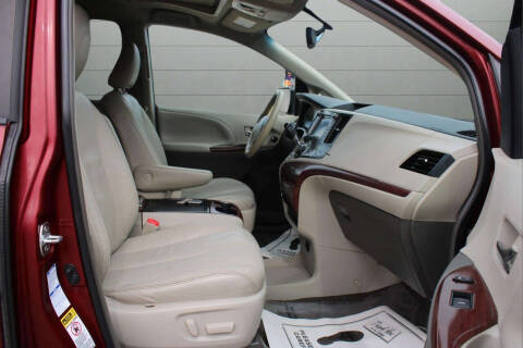 2014 Toyota Sienna XLE 7-Passenger