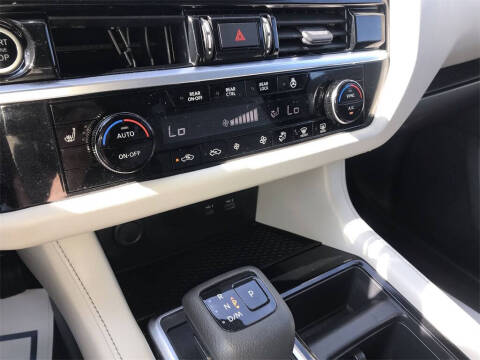 2022 Nissan Pathfinder SL