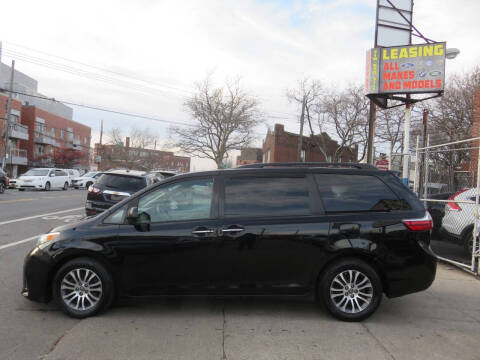 2019 Toyota Sienna XLE 8-Passenger