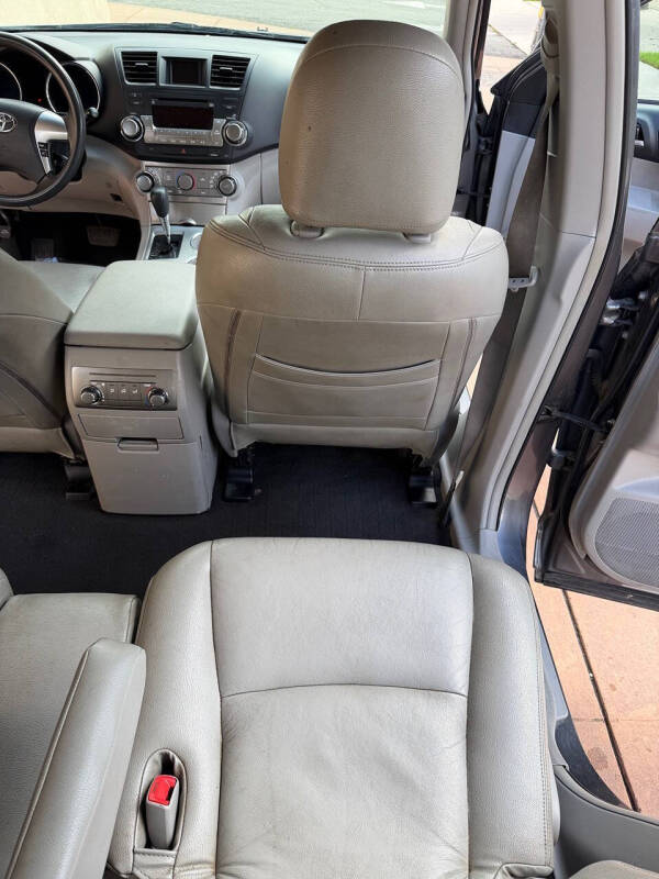 2012 Toyota Highlander SE