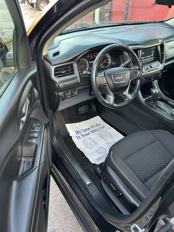 2017 GMC Acadia SLE-2