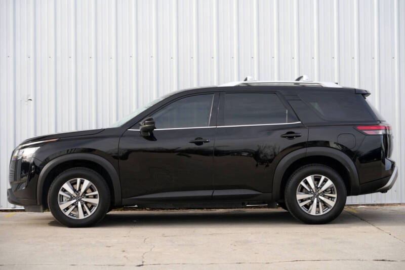 2023 Nissan Pathfinder SL