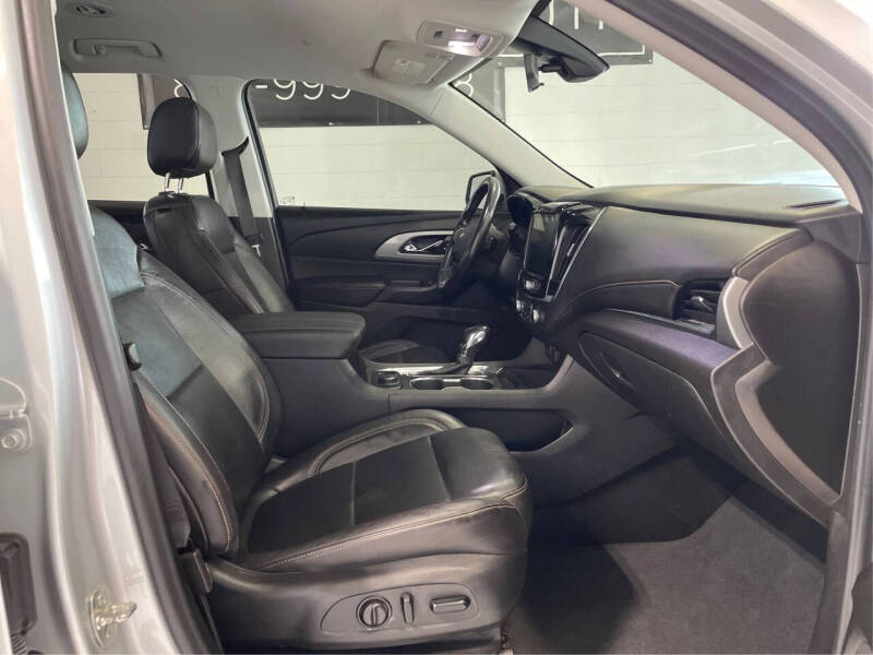 2021 Chevrolet Traverse LT Leather
